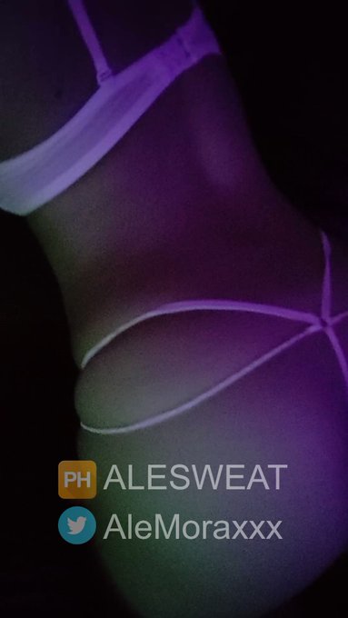 Aleja Mora’s pics and videos