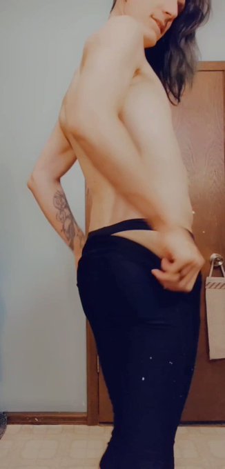Don't mind me just trying to show off how breedable this booty is! UwU https://t.co/BHsoRBAvTv