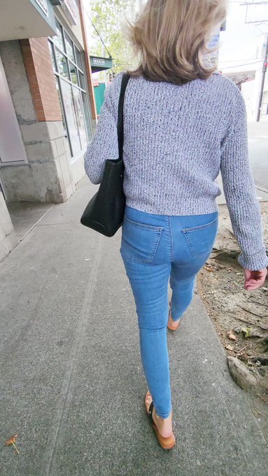 Marie rocks lower Queen Anne!  Like and RT!  😊😃 @MarieRocksxxx    #Seattle   #QueenAnne https://t.co/G2S22kGKOK<a class="tags" href="/tag/marierocksxxx">@marierocksxxx</a><a href="/tag/seattle"class="tags"><span>#seattle</span></a><a href="/tag/queenanne"class="tags"><span>#queenanne</span></a>