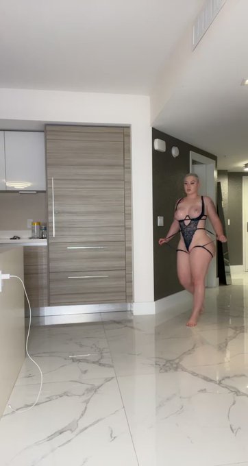 Smash or ? https://t.co/xFMLQD42AF