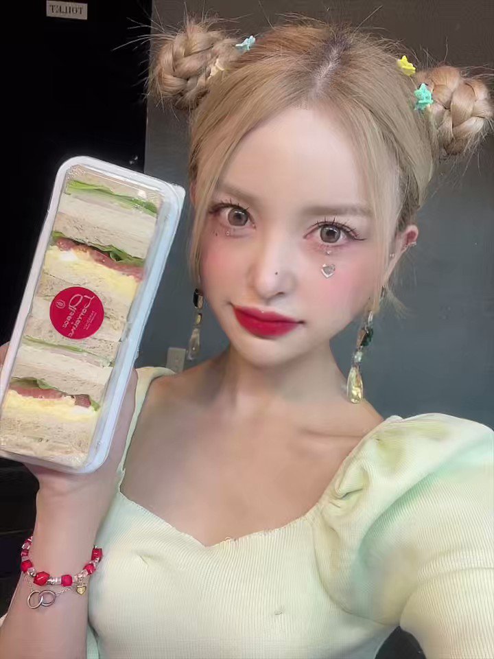 나예(naye) on Twitter: "[#나예] 일본 아이슈크림이 선물해준 정말 맛있었던 샌드위치 💚🥪💚 아이슈크림 점심