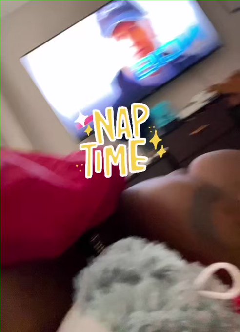 can you clap layin down? ? lemme see. https://t.co/2eFQa7jmkE