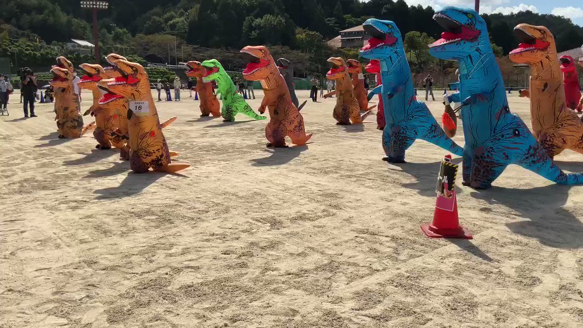 下着ユニバはもう古い！？次のブームはは　ティラノ体操らしい。