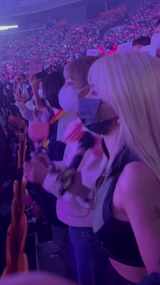 🏆👩🏻‍🚀 LALICE UPDATES on Twitter: "TEAM LISA 🔗 https://instagram.com