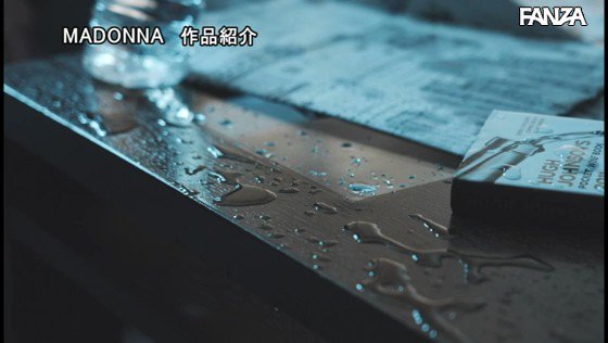 甘い囁きに流されるまま、僕は大学を留年するまで、人妻との巣篭もりSEXに溺れて…。 水戸かな https://t.co/ZAoLSoA1P1