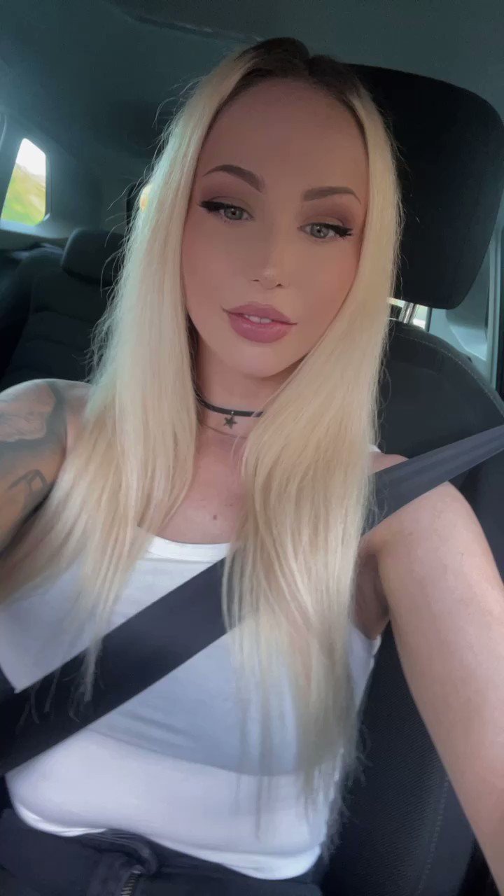 Just Lucy 👙 on Twitter "Ich genieße noch ein bisschen das gute Wetter ☺️ https//t.co