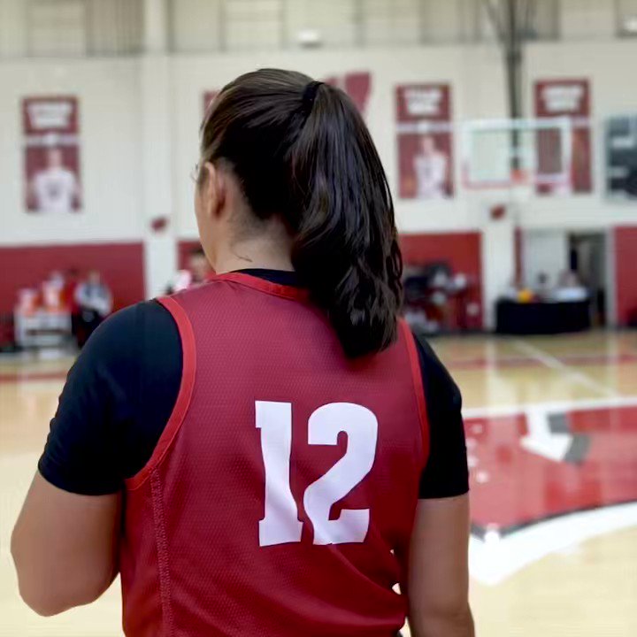 wisconsin-basketball-on-twitter-find-yourself-a-friendship-like-avery