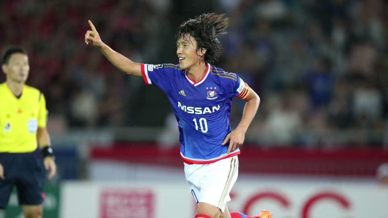 横浜f マリノス 公式 稀代のフットボーラー 中村俊輔 選手が引退を発表されました Fmarinos をはじめ様々なクラブ そして日本代表での偉大な活躍はこれからも語り継がれることでしょう 26年間の現役生活おつかれさまでした T Co