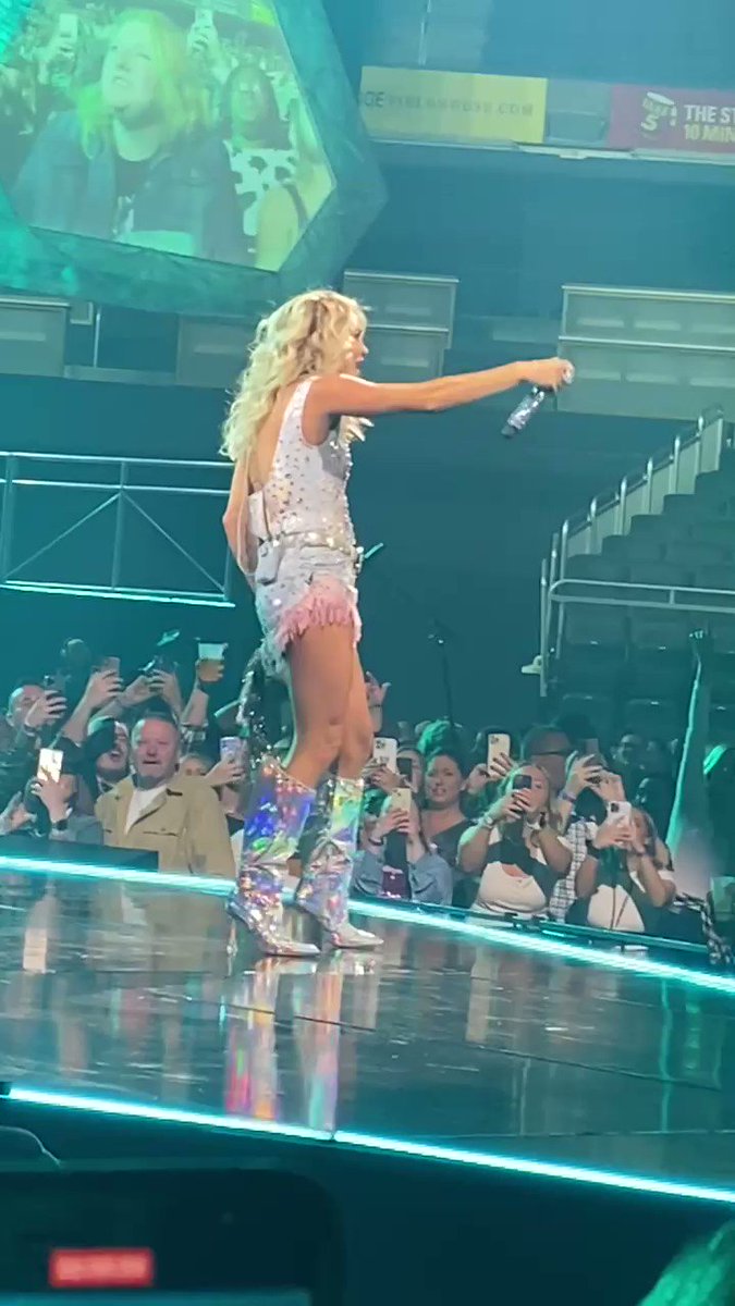 Amy Hall On Twitter Carrie Underwood Rocked The Stage In Indianapolis 