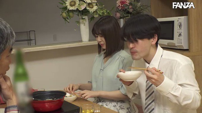早く結婚しろとうるさい両親を安心させるために舐めてあげるから恋人のフリして！と言われた男性ｗｗｗ

本編はリプ欄から 👇
https://t.co/0jos2MQBis