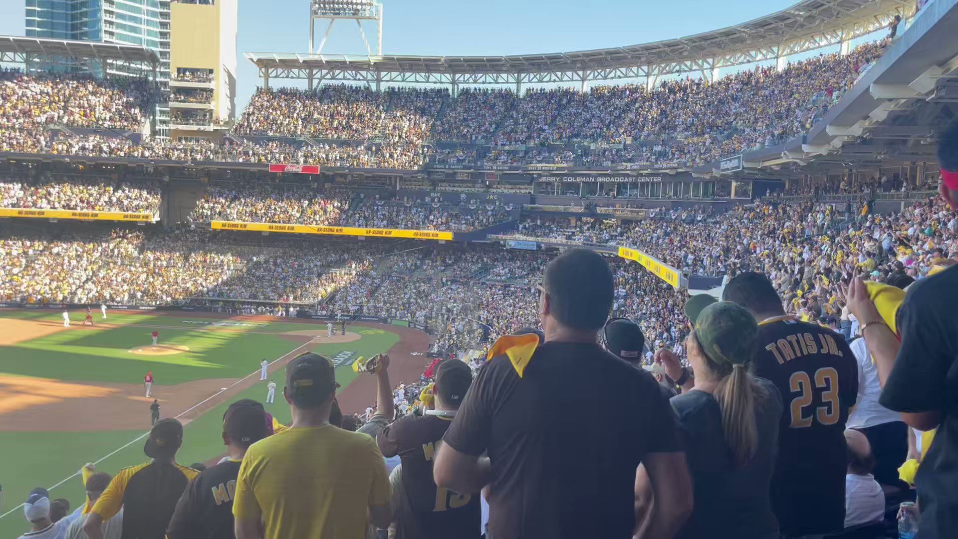 [分享] FOX球評誤把金河成當成日職出身球員XD