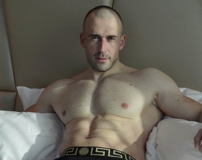 There's a spot on their beds just for you... #ThirstyThursday #OhMyButt #CamGuy 
@andyfame_off @robertsmiley0x