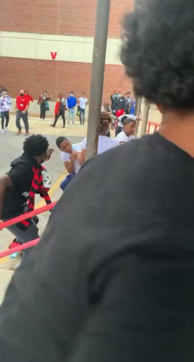 🔞 on Twitter "Group fight at high school [more at http