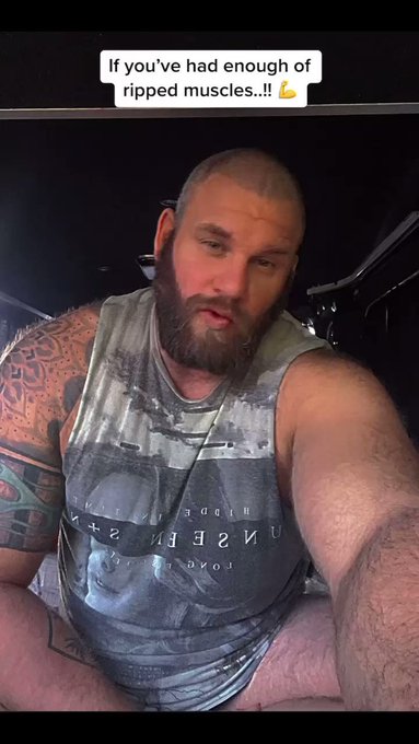 Retweet if you want a hug ? https://t.co/i8ziErfd2l

#gaybearsofinstagram #gaybeardedmen #gaybearded