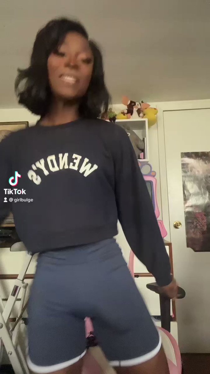 girl bulge on Twitter