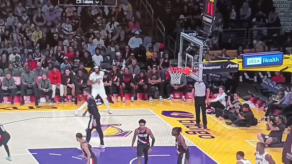 RT @Zubek_OO: How to defend Lakers' 3 point shots: Jusuf Nurkic's tutorial  #NBA #Lakers https://t.co/K91d8z9zDF