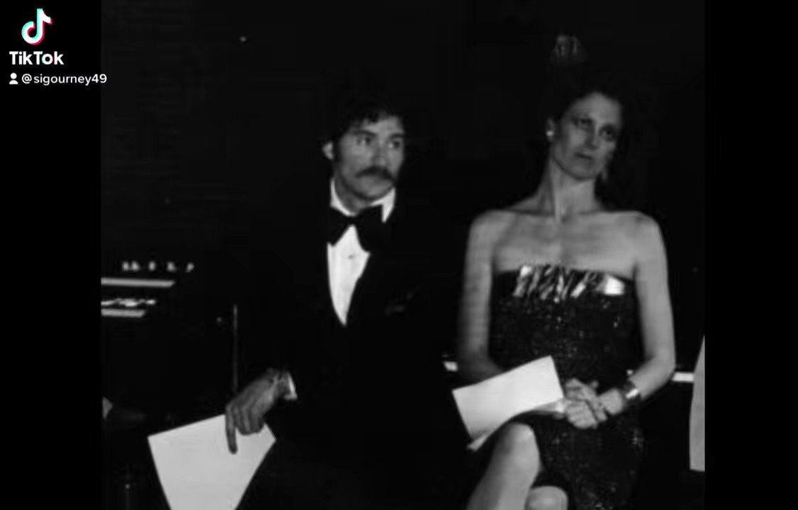 Happy birthday to Kevin Kline! I love his friendship with Sigourney Weaver! 