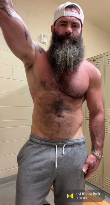 Post gym pump ?️ #gym #workout #bear #bearded https://t.co/fAyOROa5tK
