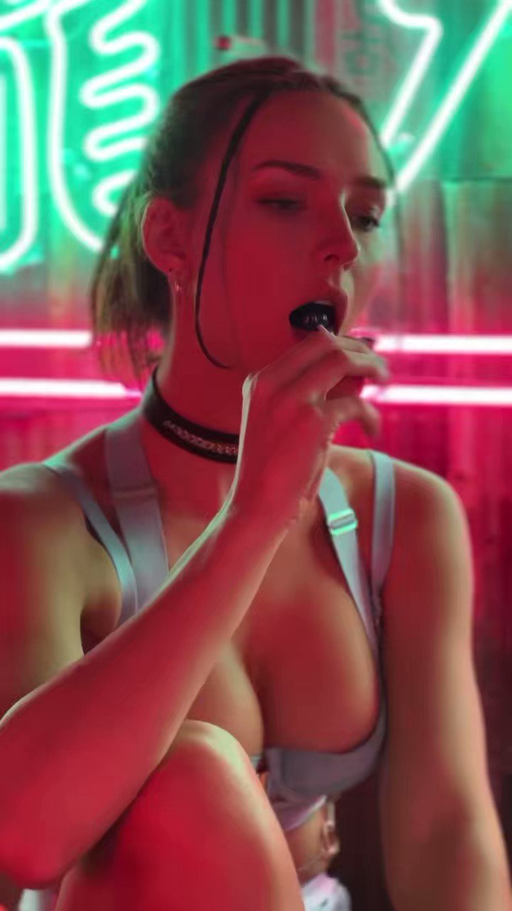 Rachel Cook on X: Reminds me of lil Wayne can't help it 😂  t.coD7vuNxcQtR t.corAvmBr2TR6  X