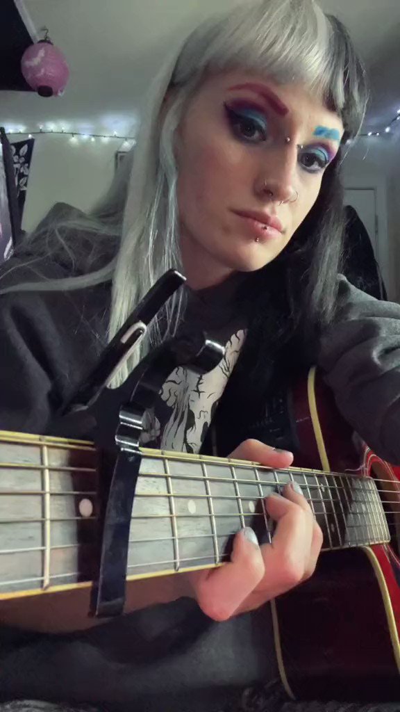 Sammie Beare’s pics and videos