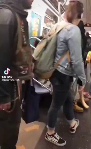 GoreCenter 🔞 on Twitter: "⚠️ CONFLICT IN NYC SUBWAY 🚆🤣 [more at