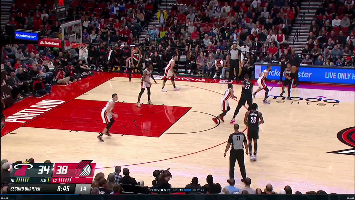Jusuf Nurkic mishandles the pass but smoothly transitions to a run towards the basket https://t.co/oebMnJ3JNo