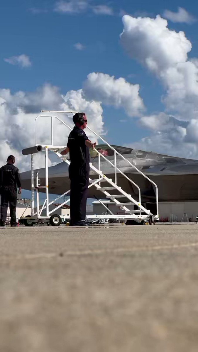 🇺🇸𝗢𝗹𝗱 𝗦𝘂𝗯𝗺𝗮𝗿𝗶𝗻𝗲𝗿⚓️ on Twitter "RT F22DemoTeam We’ve arrived at