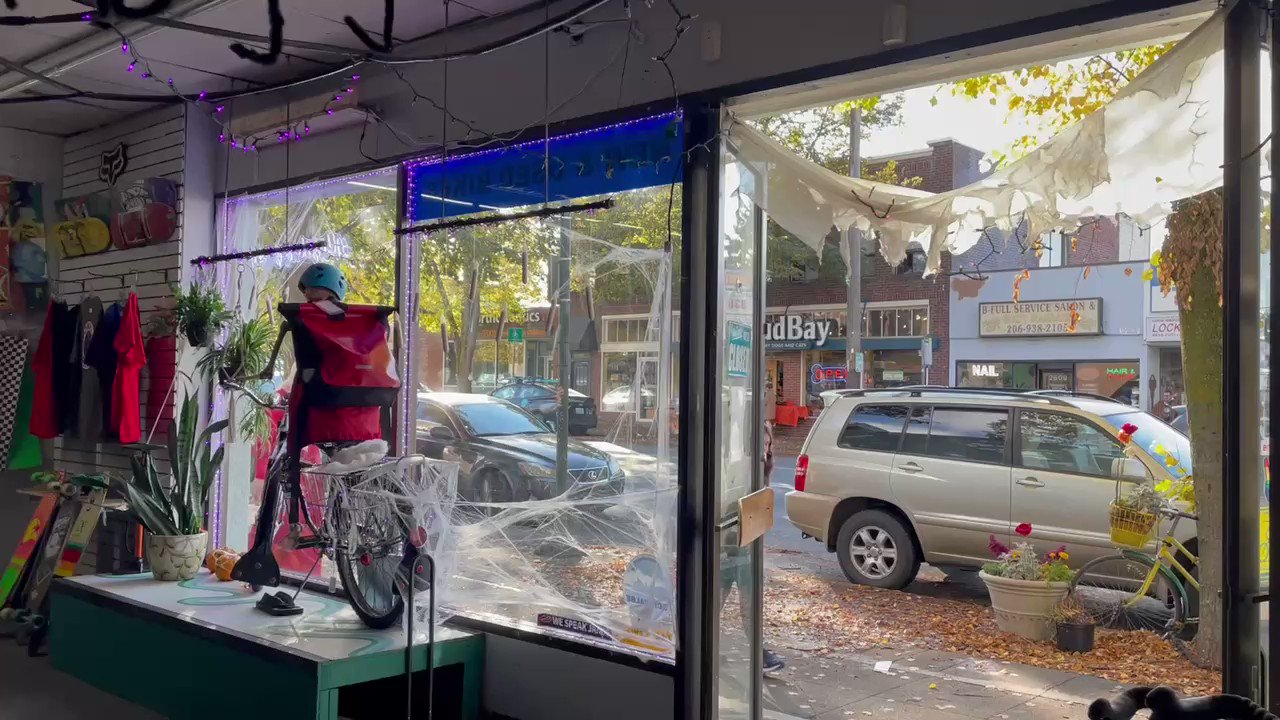 West Seattle Blog on Twitter "Admiral District trick or treating! Alki