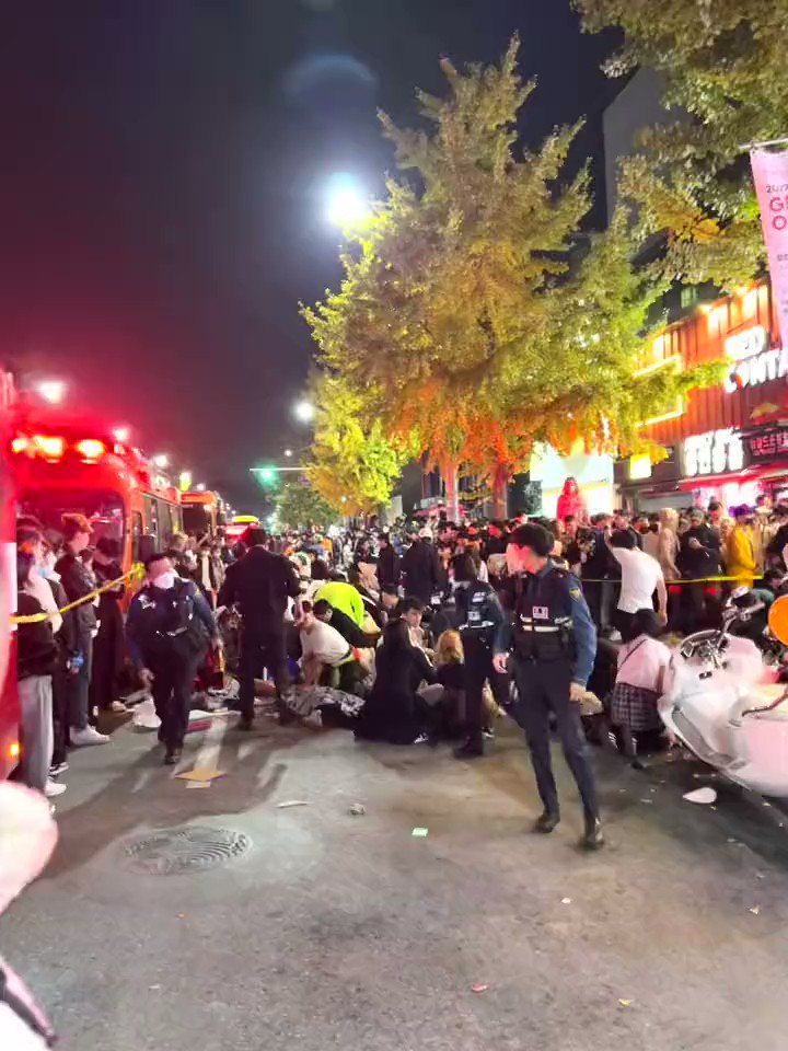 newsistaan-on-twitter-another-video-of-a-halloween-party-in-the