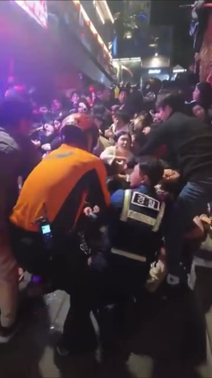 Re: [新聞] 100人以上"……梨泰院亂成一團的現場情況
