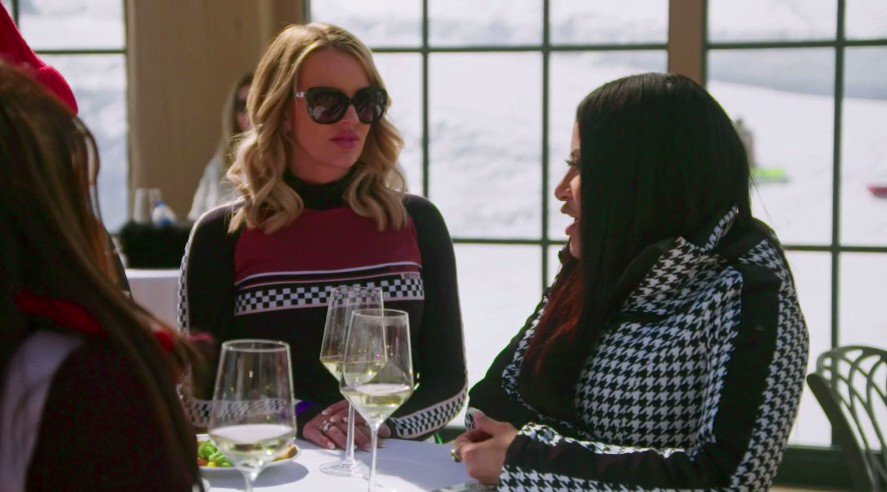 queens-of-bravo-on-twitter-lisa-barlow-planning-the-cast-trip-around