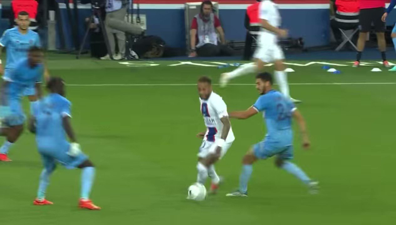 きーす 個体で見ればここ数年は間違いなくクオリティは彼が一番 キャラクター的に評価されないだけで 実質的にはネイマールの時代だと 僕は思ってる T Co 5sbpf238bn Twitter