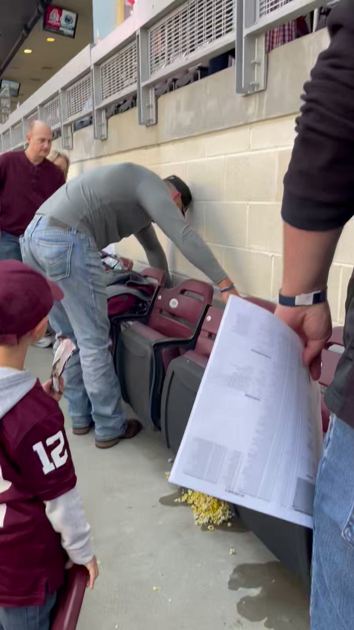 jomboy-media-on-twitter-things-you-see-at-football-games-in-texas