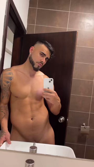 Hey… https://t.co/3MIOB8w158 https://t.co/U0BckcFHq1