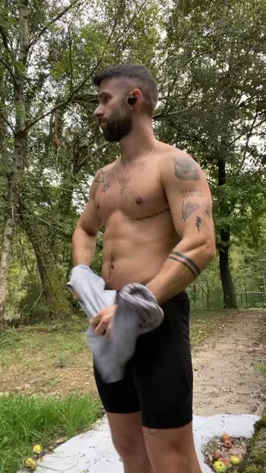 Halloween morning run  ??? https://t.co/rLiUH3uRhX