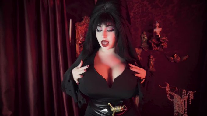 Happy Halloween boys, ghouls, and all my beautiful creatures of the night 🎃🖤💦 I’m releasing 2 super 🔥HOT🔥Elvira