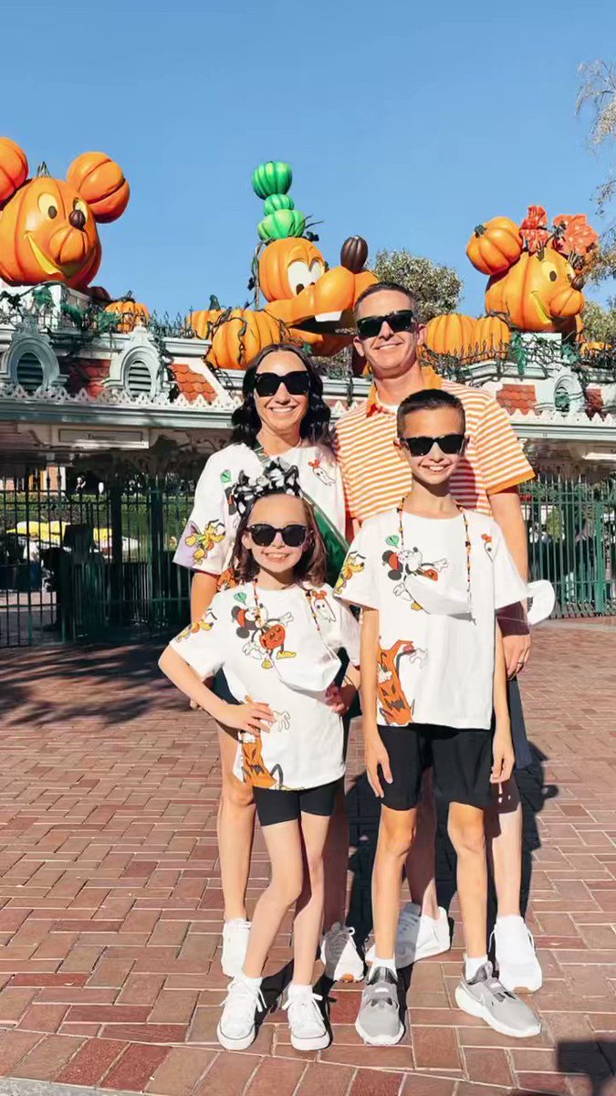 Halloween Time At Disneyland.  On the blog sharing the best places to stay and the best place to purchase tickets https://t.co/9hgVhXf3o1 @DisneyParks @Disneyland #oogieboogiebash #disneyparks #disneyland #halloween @getawaytoday https://t.co/owOkmSPZxH