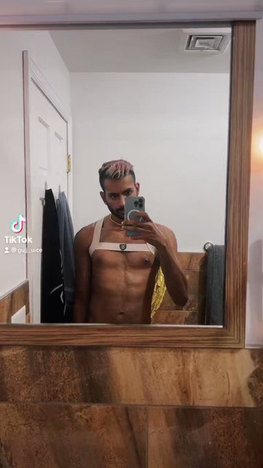 Shimmering a lot lately ?? #halloween #gay #gayindian #gaydesi https://t.co/IPjXYLmGlK