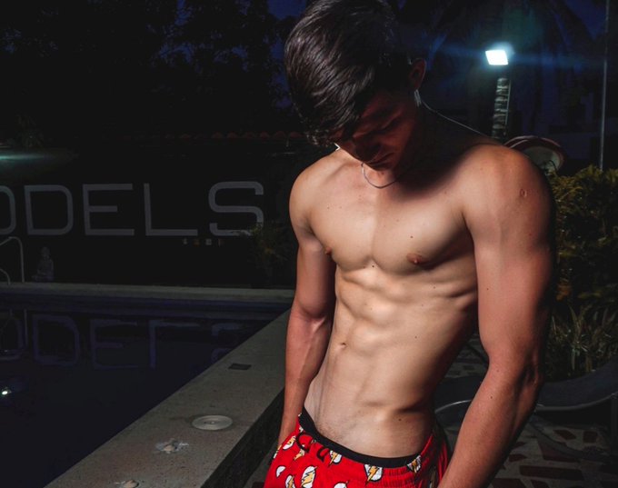 This 20-year-old loves teasing cocks...plus more. #JockMenLive #musclecum #CamGuy 
@hazzanvelez1 
https://t