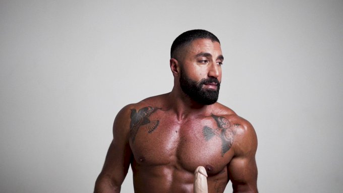 You've lusted after him for years & soon this sexy Persian top will be yours to take home. Welcome @TheSharok
