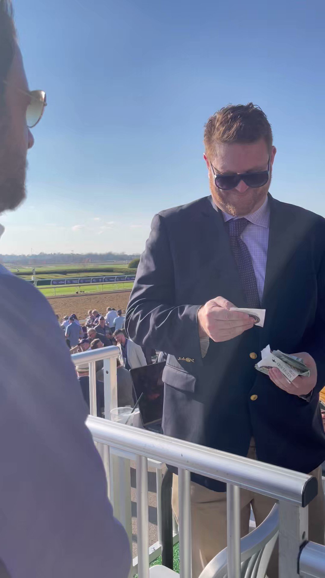 loggingoffblog/Barstool / Twitter