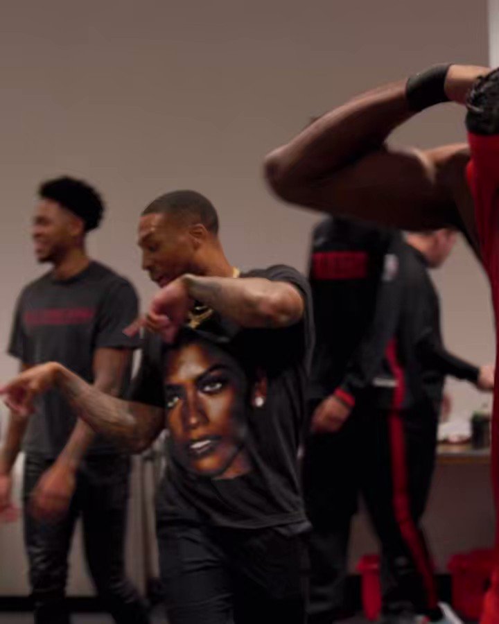 STARTING 5 contre le Heat :
Damian Lillard
Anfernee Simons
Josh Hart
Jerami Grant
Jusuf Nurkic
Retour du Big Five. https://t.co/DKH87pUn8G