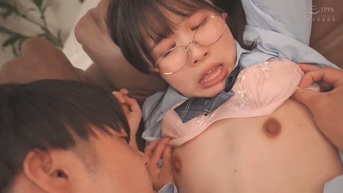 初めてのキスで脳内覚醒した彼女は制御不能な快感に戸惑いながら唾液ダラダラ愛液まみれで泣き悶え白目剥き出しでぶっ壊れた！(*´Д｀)

ガチ最高に抜ける。
https://t.co/lL6rqs68zg