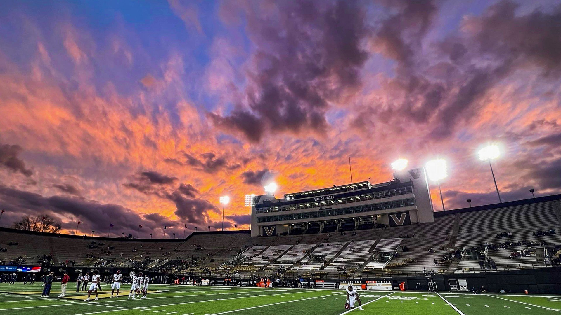 Gamecock Football on Twitter "A beautiful night to be a Gamecock 🤙