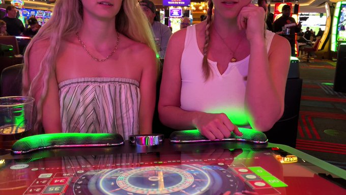We played Roulette for an hour and walked away up $5. Winning! 😎

w/ @missblondebunn1 https://t.co/x2hcdToYpX