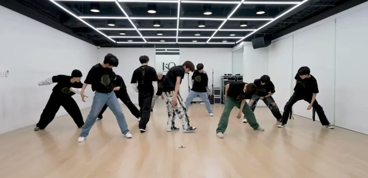 𝐆𝐑𝑎𝐕𝚰𝐓𝑌 🥀 On Twitter Rt Wanihanafi I Love This Break Dance So Much 