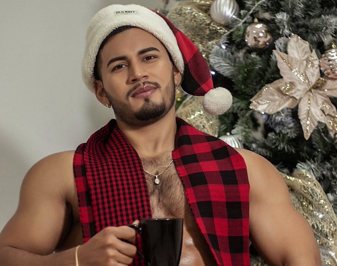 This holiday season, enjoy a cup of joe with your man! #JockMenLive #NationalCappuccinoDay #camguy 
@colton_jaxon