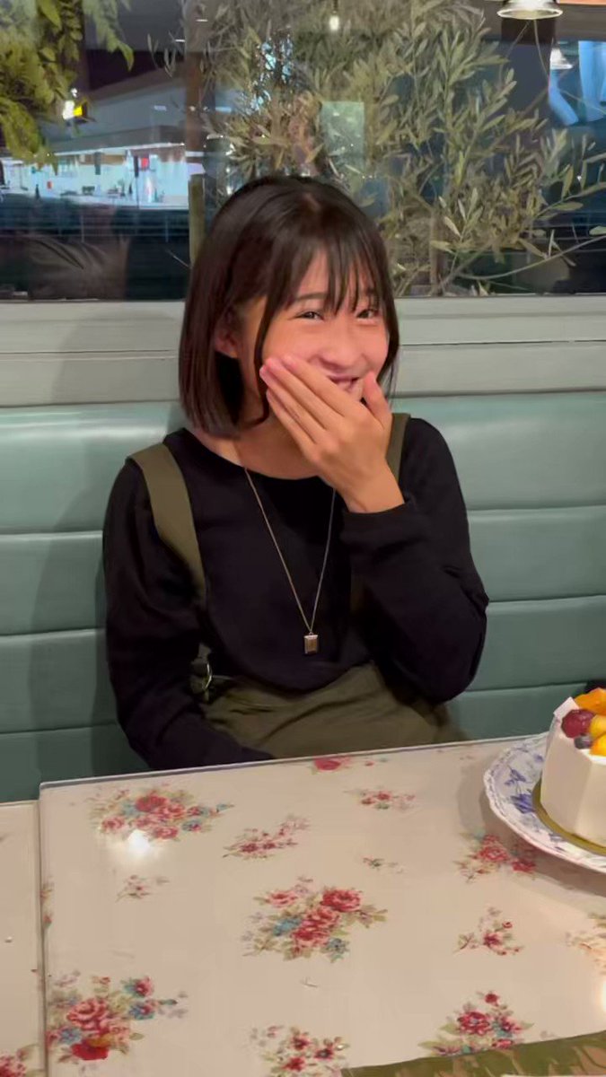 三好美羽 - 今日は私の13歳の誕生日でした🎂 12歳の1年間は泣いたり笑ったりの忙しい年でした💦13歳は良い事あるかも… 今日まさかのサプライズで前に...