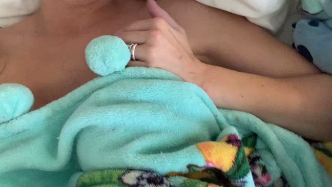 Ember Reigns’s pics and videos