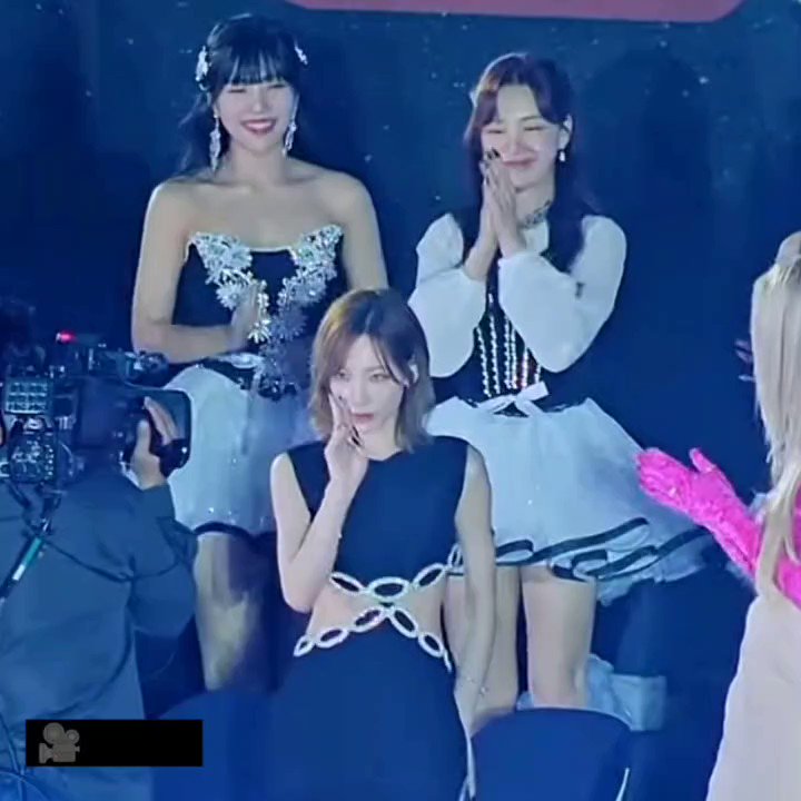Ta On Twitter joy And Wendy s Reaction To When Taeyeon Won Best ta-on-twitter-joy-and-wendy-s-reaction-to-when-taeyeon-won-best